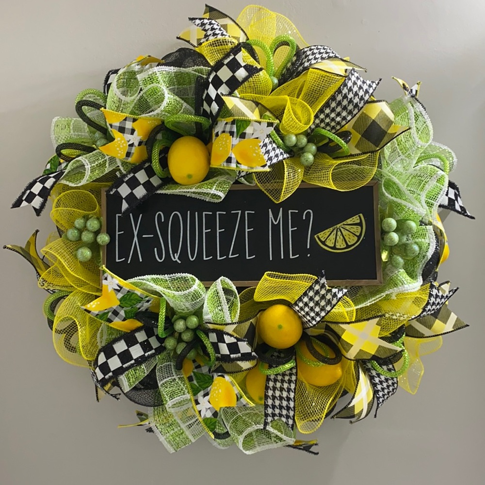 Ex-squeeze me lemon wreath